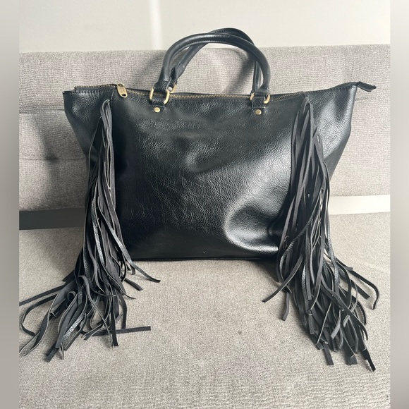 Urban Originals Black vegan leather fringed tote bag - Picture 4 of 13